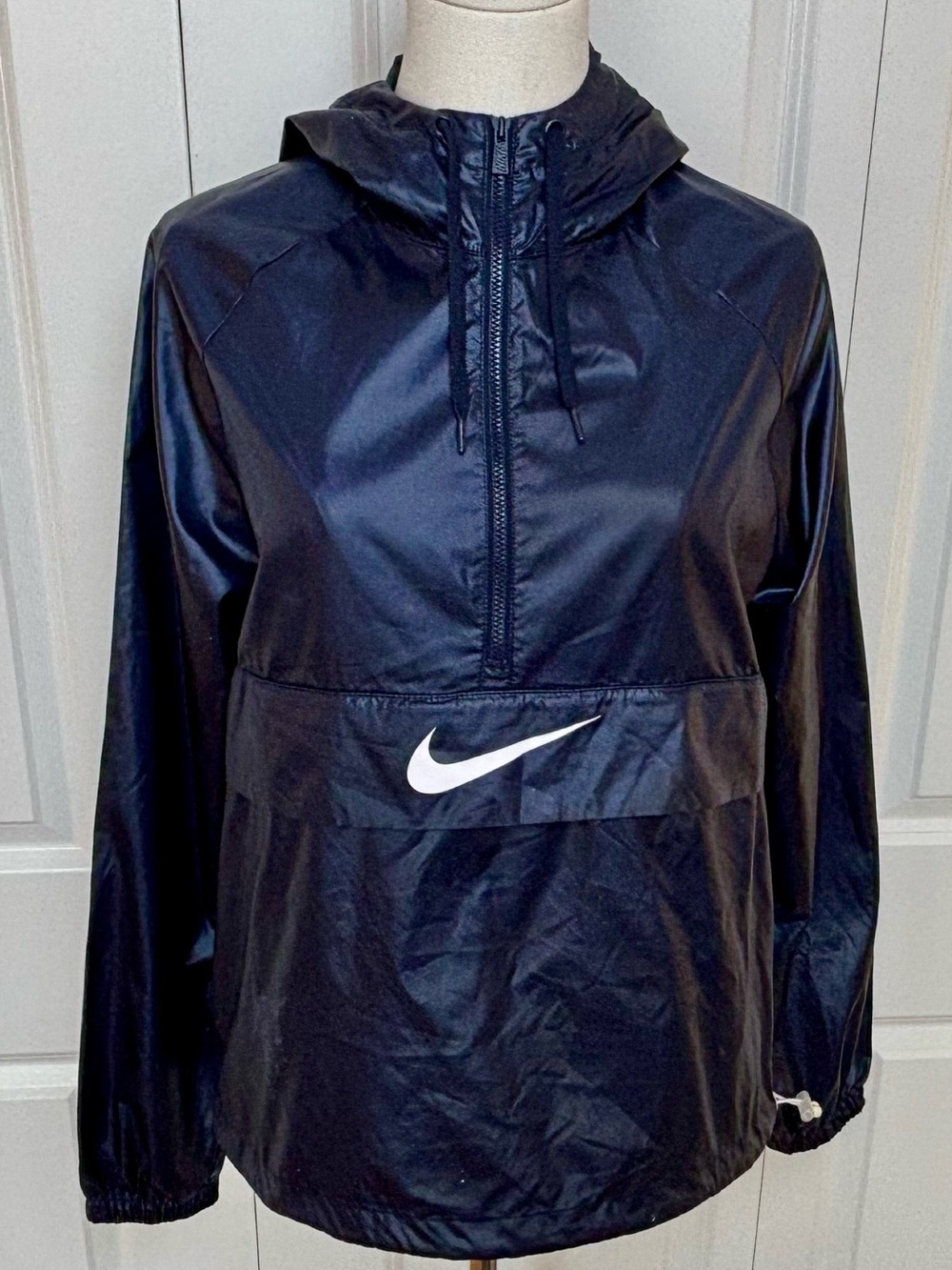 Nike Women’s Navy Hooded Windbreaker Rain Jacket with White Swoosh